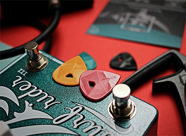 Guitar Accessories Recommendations: What Guitar Accessories Do You Need to Improve Your Playing.